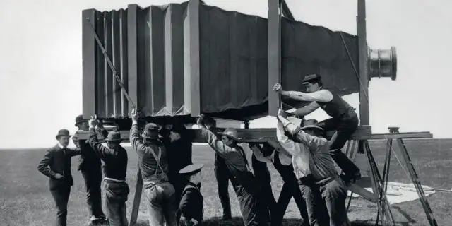 Jak wyglądał pierwszy aparat fotograficzny i co go wyróżniało