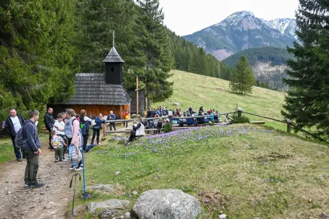 Malownicza kapliczka w Dolinie Chochołowskiej - poznaj niezwykłe miejsce w Tatrach