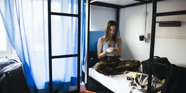 Jak wygląda nocleg w hostelu? Odkryj prawdę o tym doświadczeniu