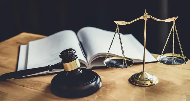 Czy radca prawny to mecenas? Zrozum różnice i znaczenie w prawie