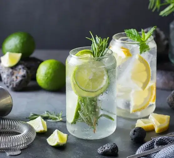Jak przygotować pyszny drink z syropem mojito – proste przepisy i porady