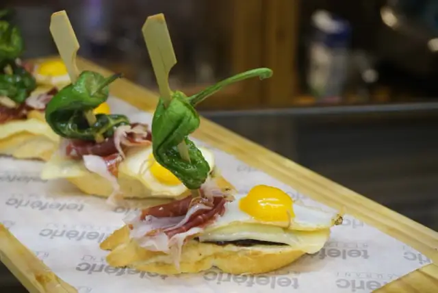 De Tapas por España: Guía del programa, Julius y rutas.