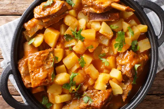 Soczyste żeberka duszone w 4 krokach! Przepis na palce lizać