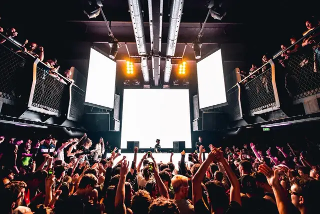 Gdzie zagrać koncert w Warszawie? Odkryj najlepsze miejsca i ich zalety