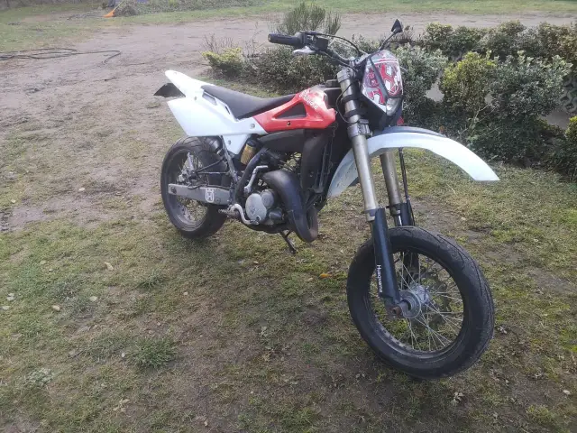 Husqvarna WR 125 Supermoto - idealny wybór do jazdy w mieście i na torze