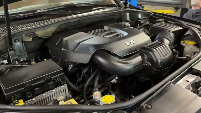 Ile oleju potrzebuje Jeep Grand Cherokee 3.0 CRD? Sprawdź, by uniknąć błędów!