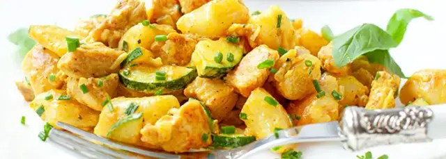 Kurczak z cukinią w sosie curry to te idealne danie na każdy dzień