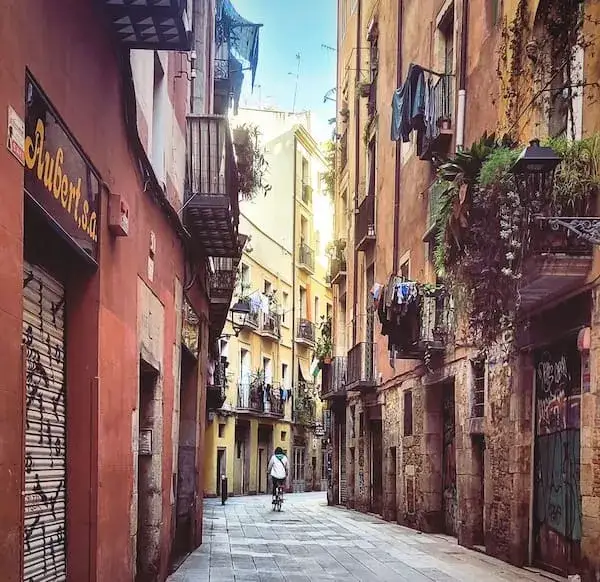 Barcelona: Gdzie spać? Dzielnice na każdą kieszeń i styl