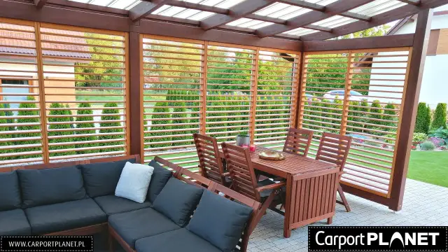 Jak zbudować żaluzje drewniane na taras? Oszczędź i zyskaj styl