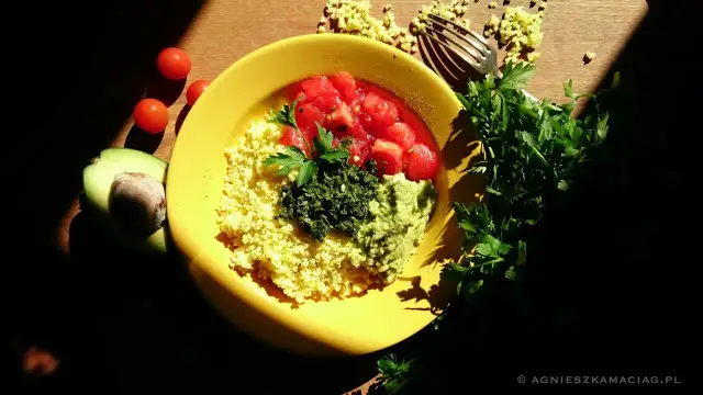 Co zrobić z ugotowanej kaszy jaglanej? Pomysły na słodko i wytrawnie