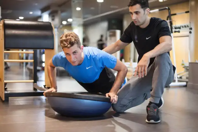 Entrenador personal Barcelona: Precios, servicios y cómo acertar