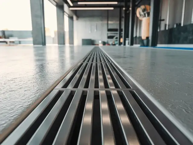 Jakie odwodnienie liniowe na podjazd? Wybierz najlepsze rozwiązania