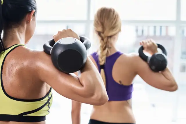 Co to jest trening siłowy? Kluczowe informacje i korzyści dla Ciebie