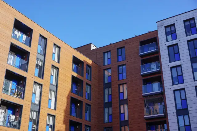 Kto płaci podatek od sprzedaży mieszkania? Zaskakujące fakty dla sprzedających