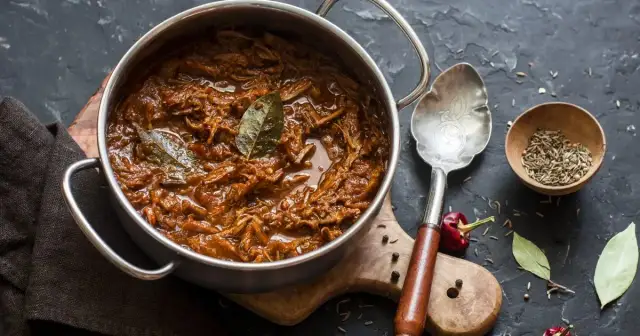 Gulasz z żołądków drobiowych - bardzo dobry przepis na obiad, który zachwyca