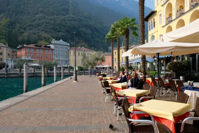 Riva del Garda gdzie zjeść – najlepsze restauracje i lokalne smaki