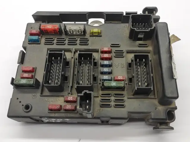 Peugeot 206: Centralny zamek nie działa? Znajdź BSI i napraw!