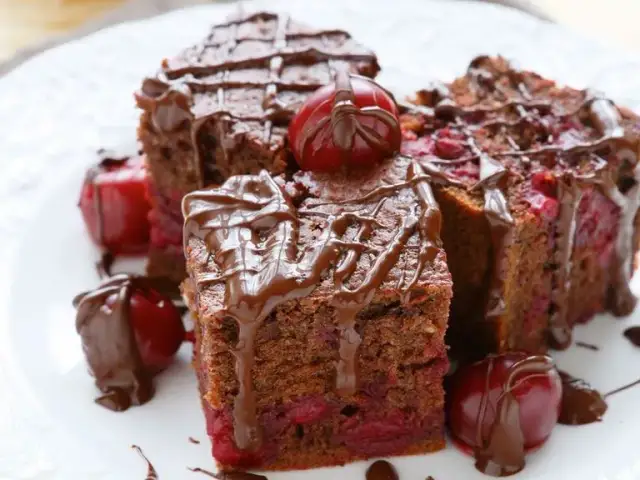 Przepis na ciasto brownie z wiśniami - krok po kroku z poradami