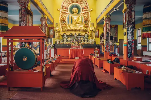 Gdzie buddyści medytują? Miejsca kultu i ośrodki w Polsce