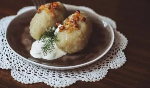 Gdzie zjeść kartacze? Najlepsze miejsca w Suwałkach i okolicach