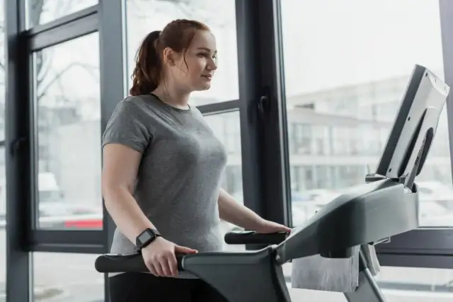 Jak ćwiczyć na bieżni aby schudnąć skutecznie i bezpiecznie
