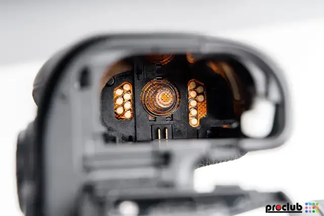 Aparat nie chce się włączyć? Sprawdź baterię i klapki szybkie rozwiązania