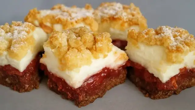 Pyszny przepis na ciasto z truskawkami i pianką, które zachwyci każdego