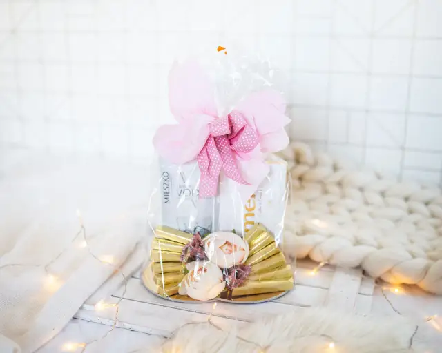 Ile się daje na 18 koledze? Oto najlepsze pomysły na prezent