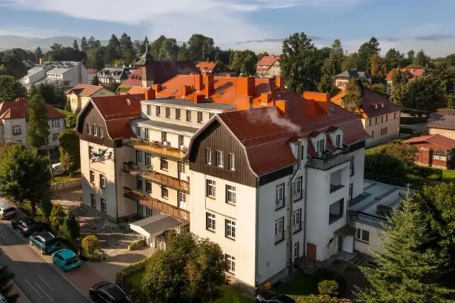 Kudowa-Zdrój: Sanatoria dla seniorów kompleksowy przewodnik (NFZ)