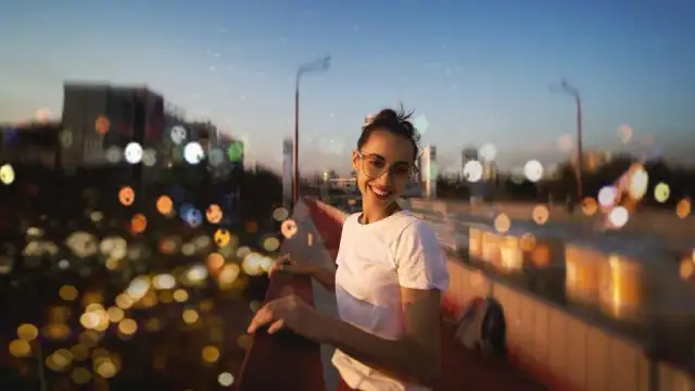 Jasny obiektyw: Jak uzyskać piękne bokeh i zdjęcia w słabym świetle?