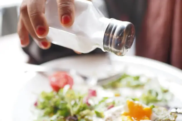 Ile soli przed treningiem? Odpowiednia ilość dla lepszej wydolności