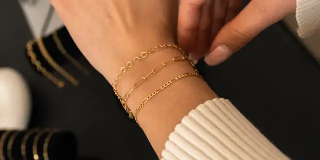 Permanentna bransoletka w Polsce: Ceny, salony, jak to działa?