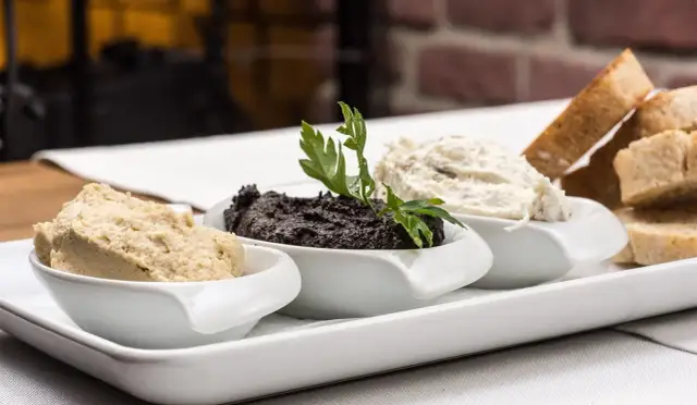 Najlepsze sosy do sałatki, które podkreślą smak Twoich składników