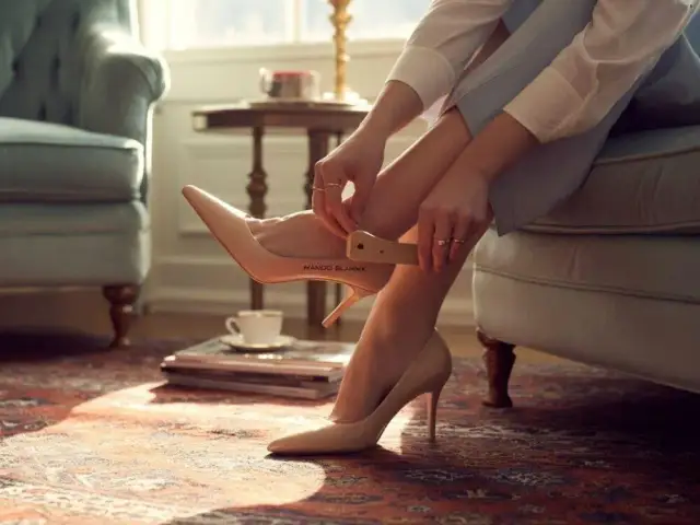 Jak rozchodzić szpilki? Sprawdzone metody na komfort stóp