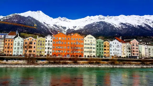 Innsbruck atrakcje: Odkryj niezwykłe miejsca, które musisz zobaczyć