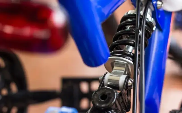 Jak dbać o amortyzator w rowerze, aby uniknąć kosztownych napraw