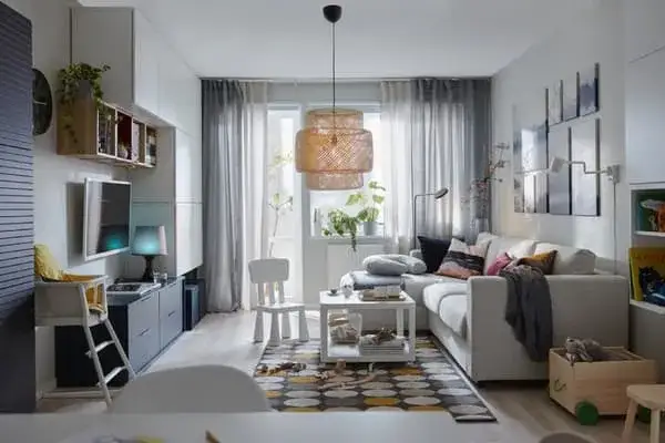 Jak urządzić pokój dzienny z sypialnią w bloku, by zyskać więcej przestrzeni?