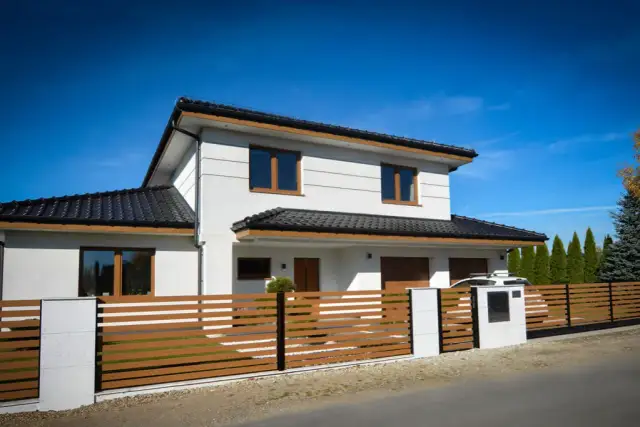 Płot do 2,20m: Budowa bez zgłoszenia i pozwolenia. Sprawdź!