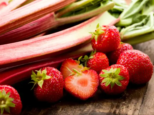 Jak zrobić nalewkę z rabarbaru - prosty przepis na pyszny trunek