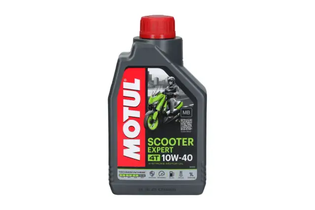 Butelka oleju silnikowego Motul Scooter Expert 4T 10W-40 z wizerunkiem skutera.