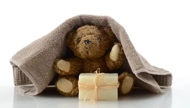 Jak wyprac dużego pluszowego misia bez ryzyka uszkodzenia?