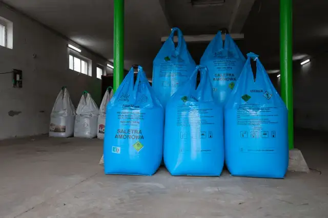 Ile kosztuje tona nawozu? Sprawdź ceny i uniknij przepłacania