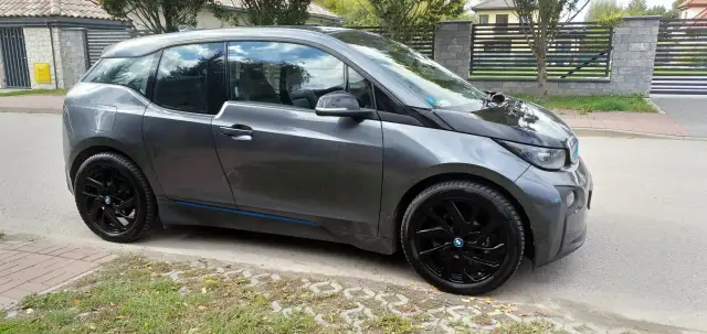 BMW i3 używane: czy warto kupić elektrycznego pioniera w 2026?