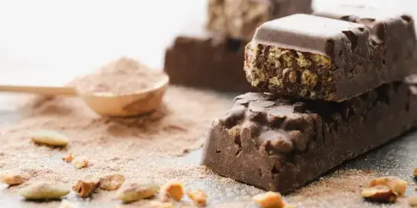 Jak jeść batony proteinowe i nie tyć? Sekrety mądrego wyboru