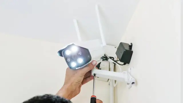 Jak uruchomić kamerę Wi-Fi? Bezpiecznie i w kwadrans!