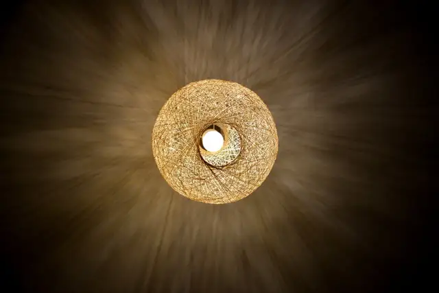 Zrób to sam: Abażur z koronki łatwy poradnik krok po kroku