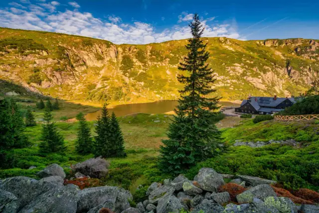 Góry Karkonosze, jezioro i schronisko. Szklarska Poręba gdzie najlepiej szlaki? Tu poczujesz dzikość natury.