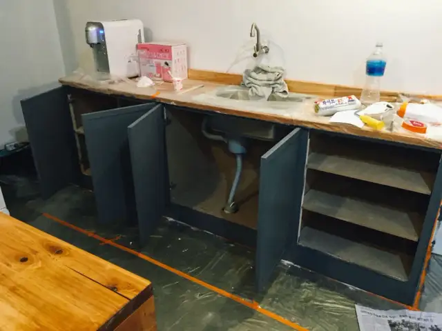 Szafka pod umywalkę DIY: Kompletny przewodnik krok po kroku