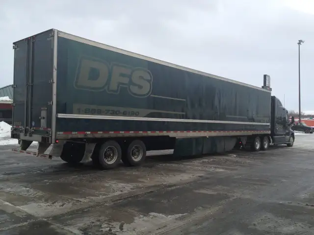 Ile zarabia spedytor? Dekodujemy marże i koszty w transporcie.