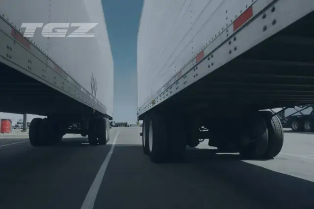 Naczepa czy Przyczepa? Kluczowe Różnice i Wybór dla Twojego Biznesu